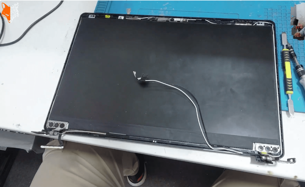 Laptop hinge broken
