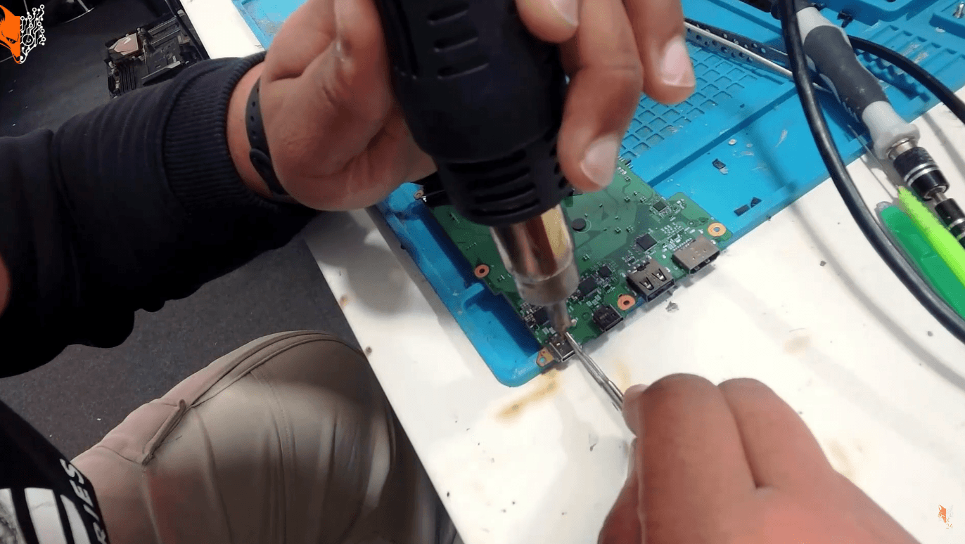 Ladebuchse reparieren