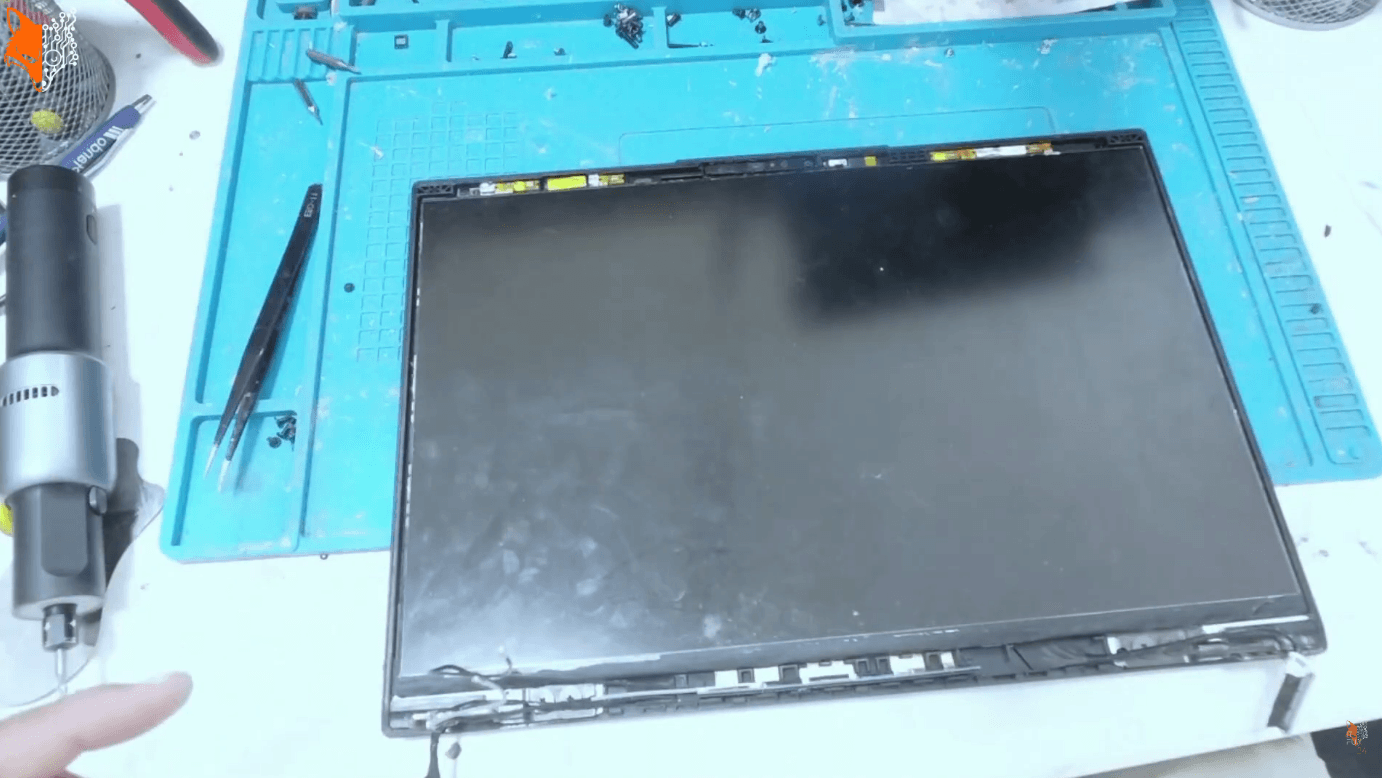 ThinkPad Scharnier Reparatur