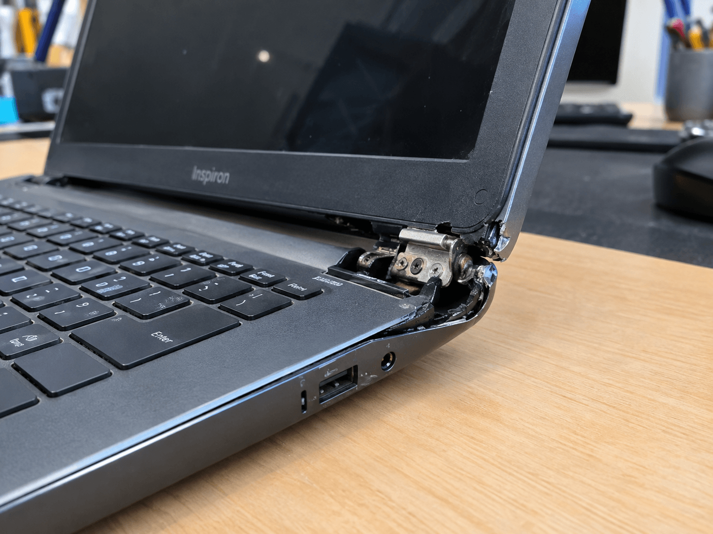 Laptop Scharnier gebrochen