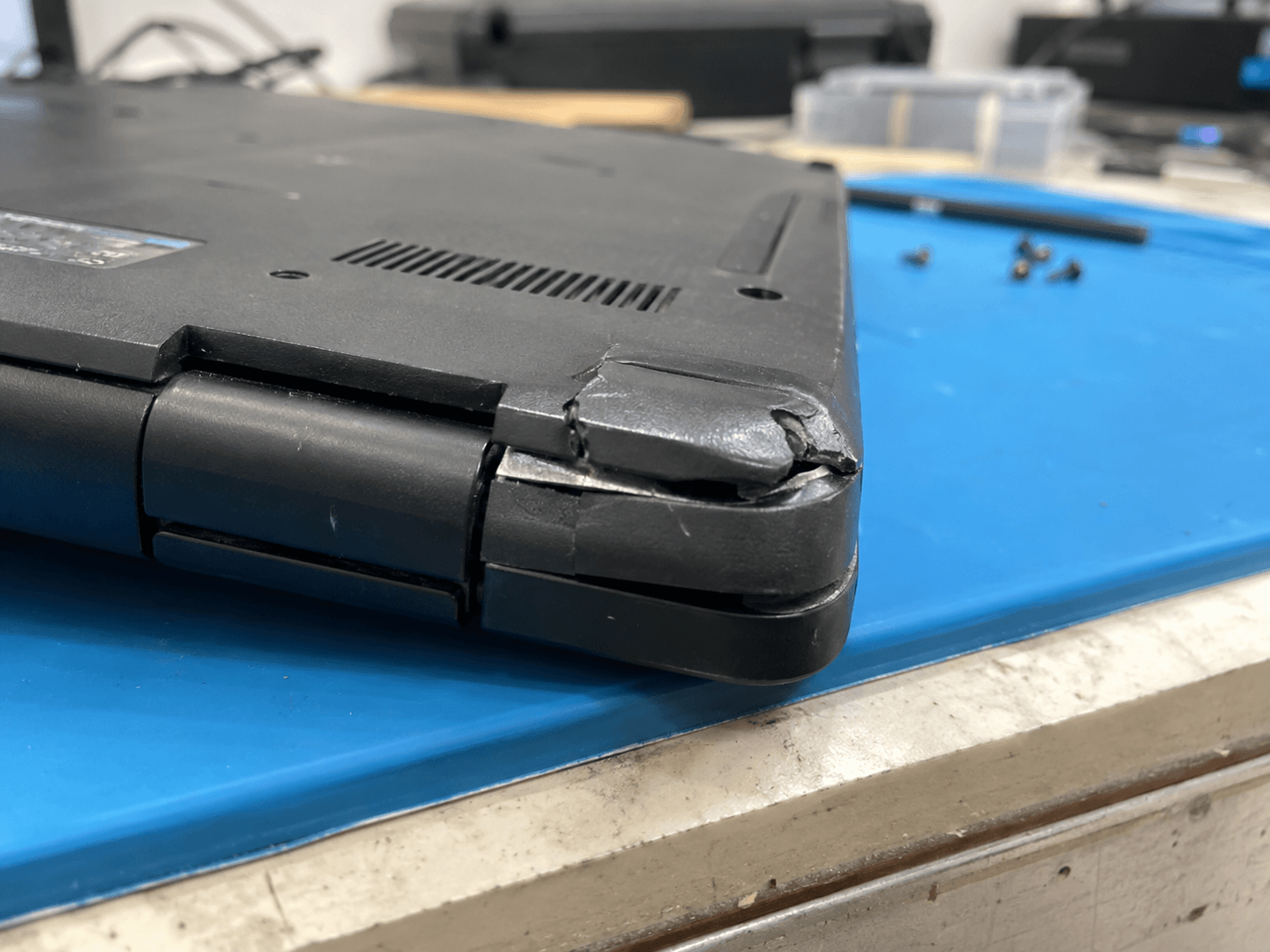 Laptop Scharnier Reparatur