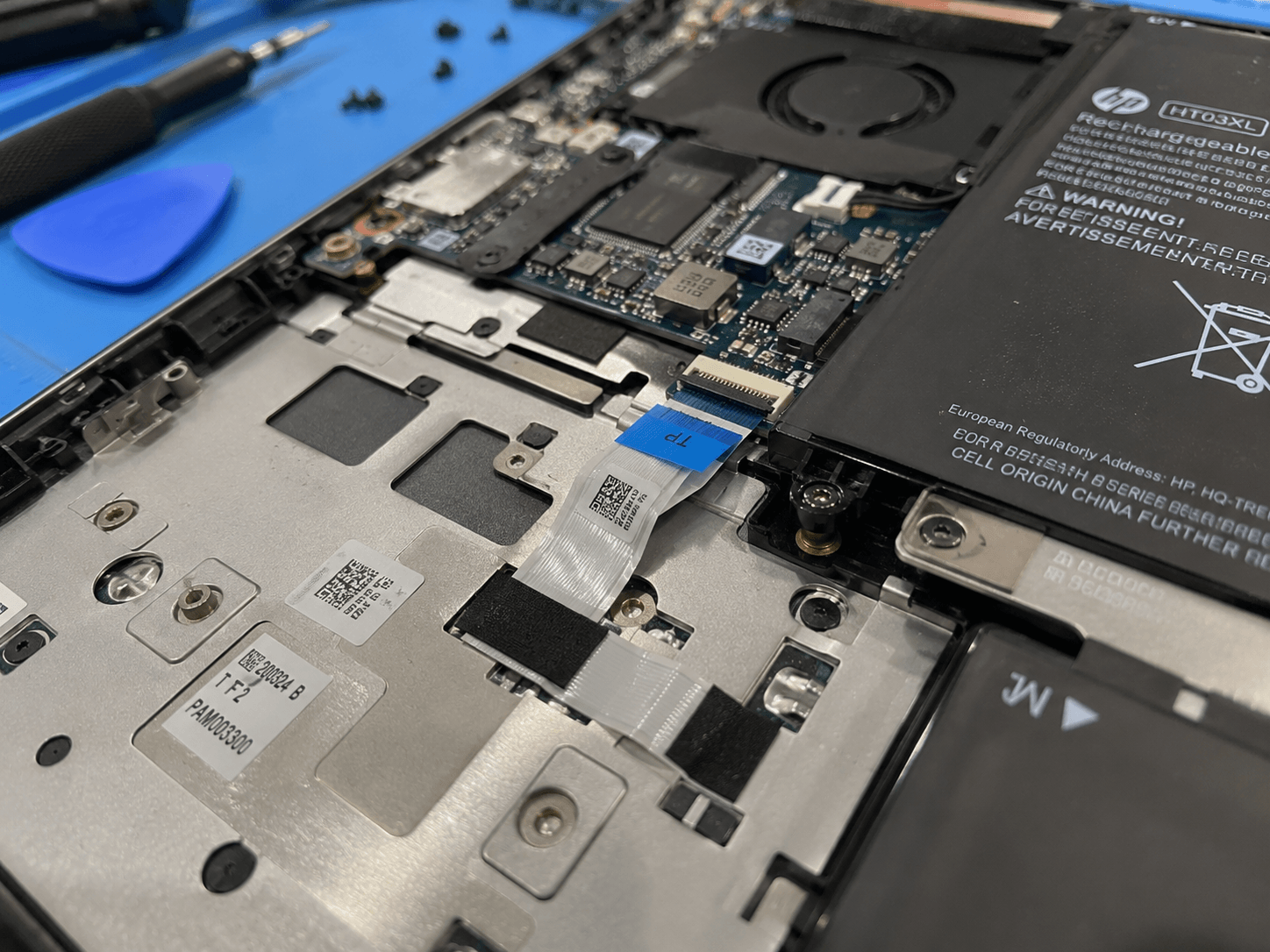 Reparatur des Flachbandkabels des Laptop-Touchpads